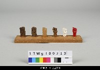 藏品(布袋戲製作-戲偶武手雕刻步驟組)的圖片